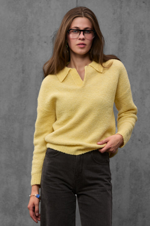Woman wearing ENEX Teddy yellow boucle polo sweater (6 of 6)