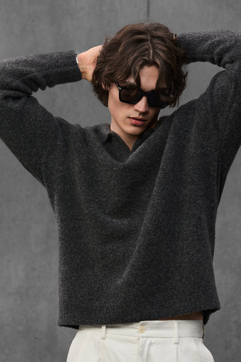 Man wearing ENEX Teddy graphite boucle polo sweater (2 of 6)