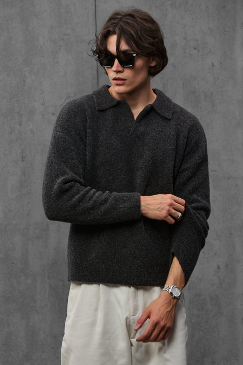 Man wearing ENEX Teddy graphite boucle polo sweater (3 of 6)