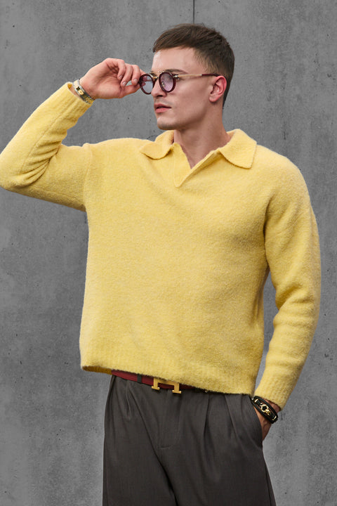 Man wearing ENEX Teddy yellow boucle polo sweater (2 of 6)