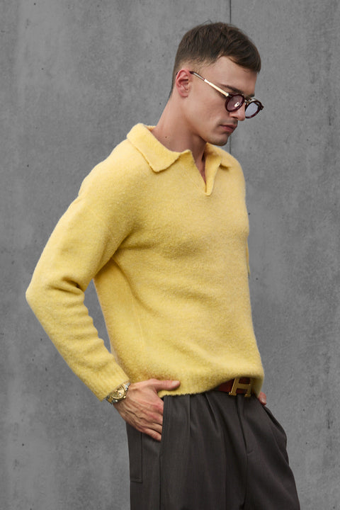 Man wearing ENEX Teddy yellow boucle polo sweater (5 of 6)
